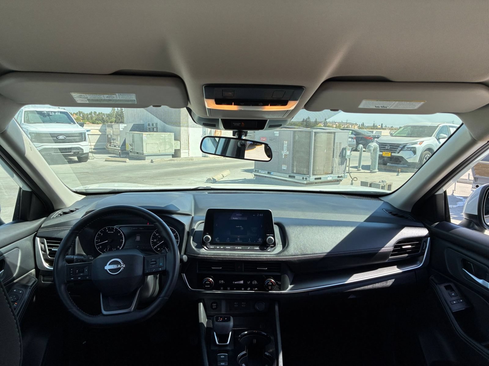 Used 2025 Nissan Rogue SV FWD image 34