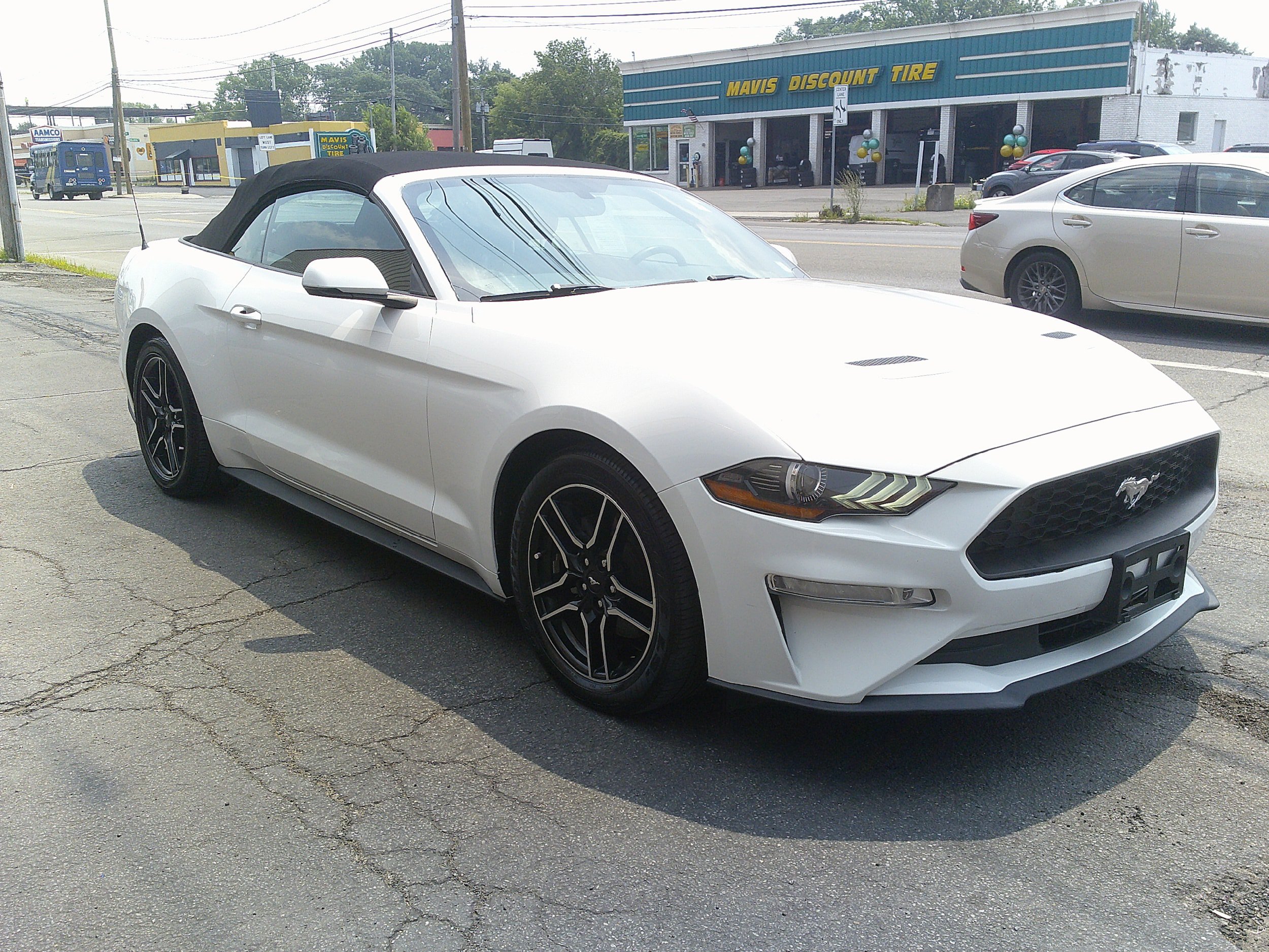Used 2019 Ford Mustang Premium RWD image 10