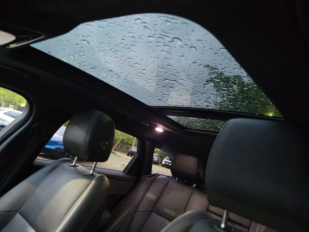 Used 2025 Land Rover Range Rover Velar Dynamic SE AWD/4WD image 40