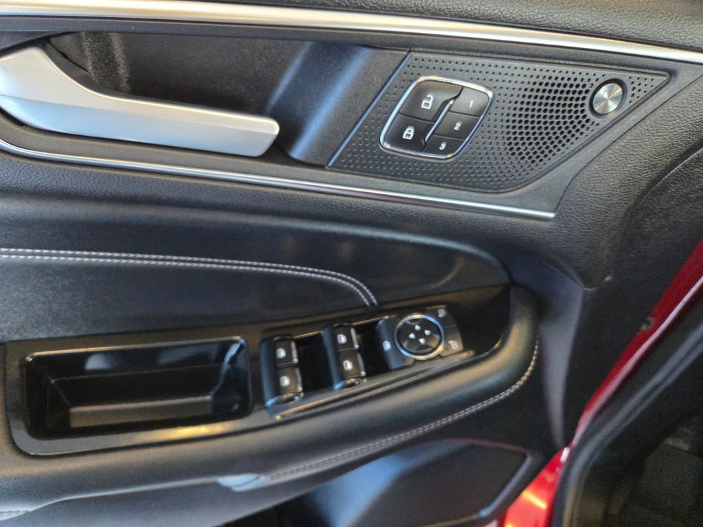 Used 2019 Ford Edge Titanium w/ Cold Weather Package AWD/4WD image 17