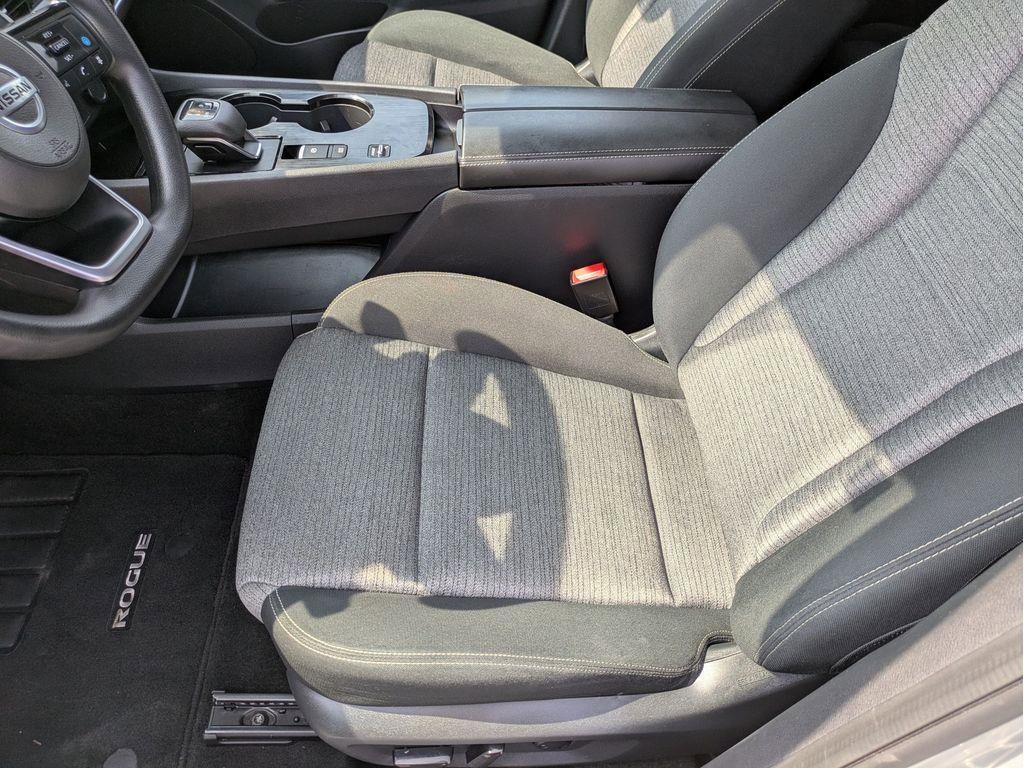 Used 2021 Nissan Rogue SV image 16