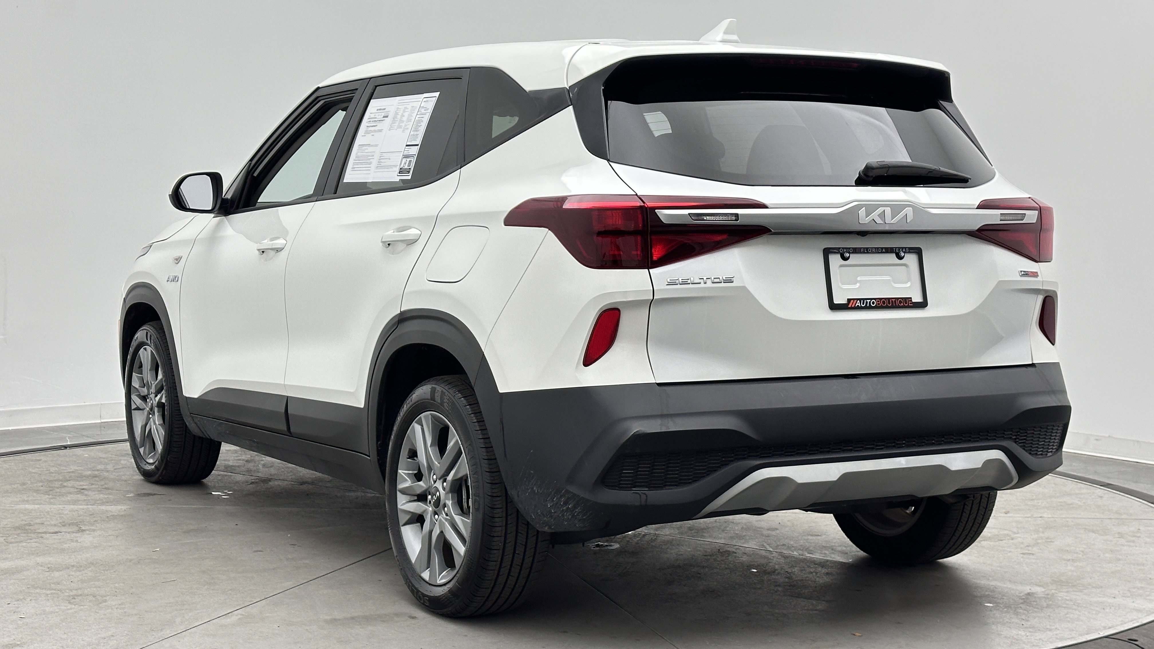 Used 2023 Kia Seltos LX AWD/4WD image 5
