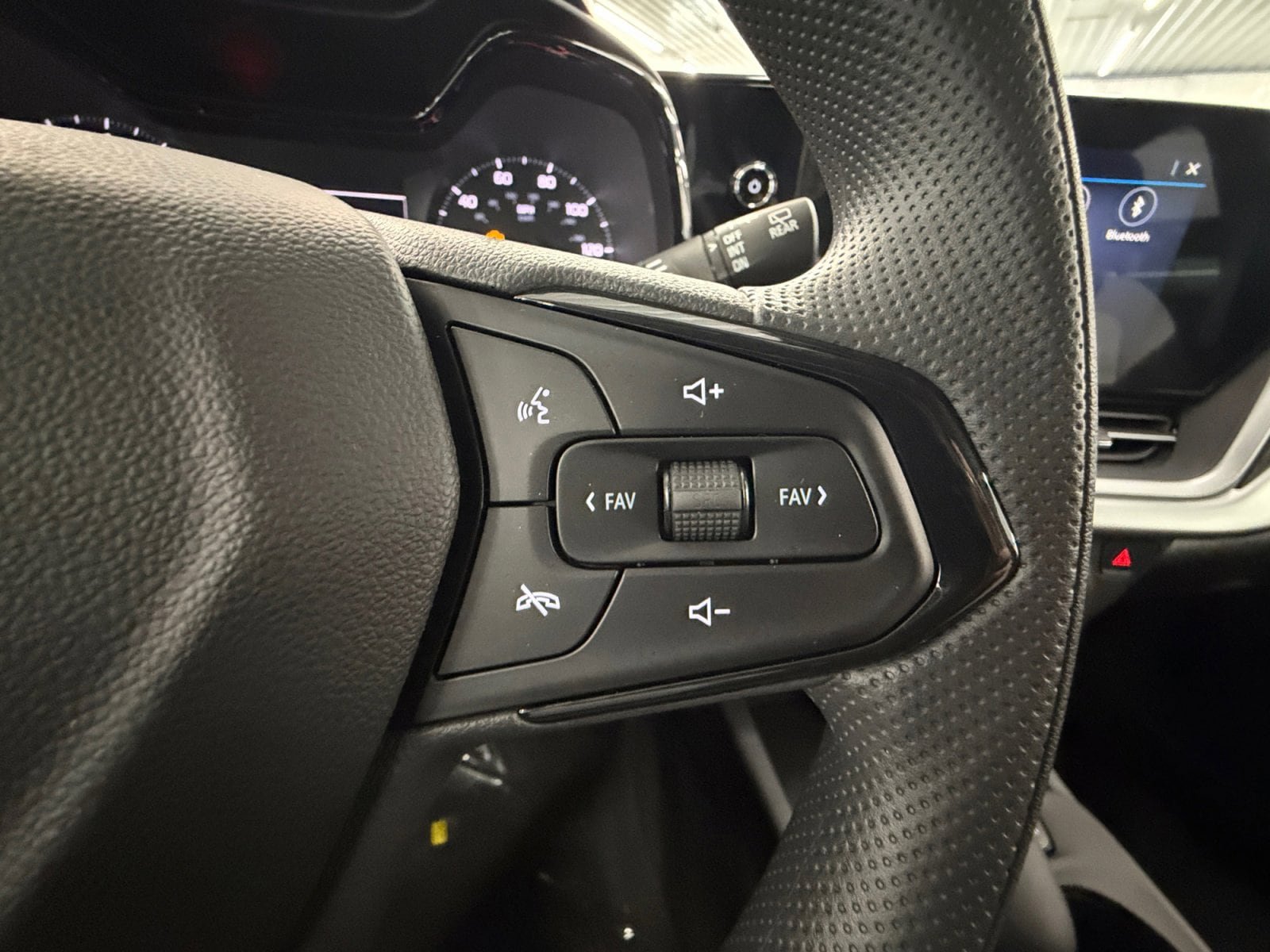 New 2026 Chevrolet Trax LS w/ LS Convenience Package image 17