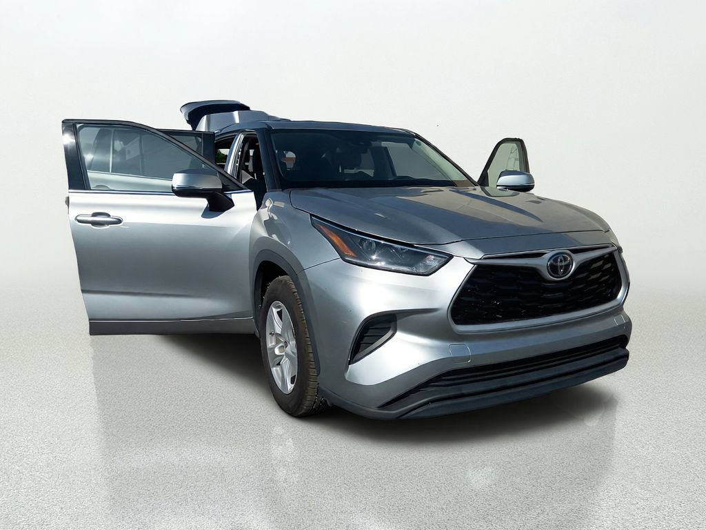 Used 2021 Toyota Highlander L FWD image 9