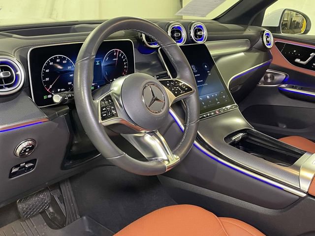 Used 2025 Mercedes-Benz GLC 350e 4MATIC image 4