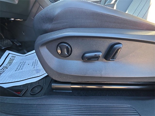 Used 2023 Volkswagen Tiguan SE image 12