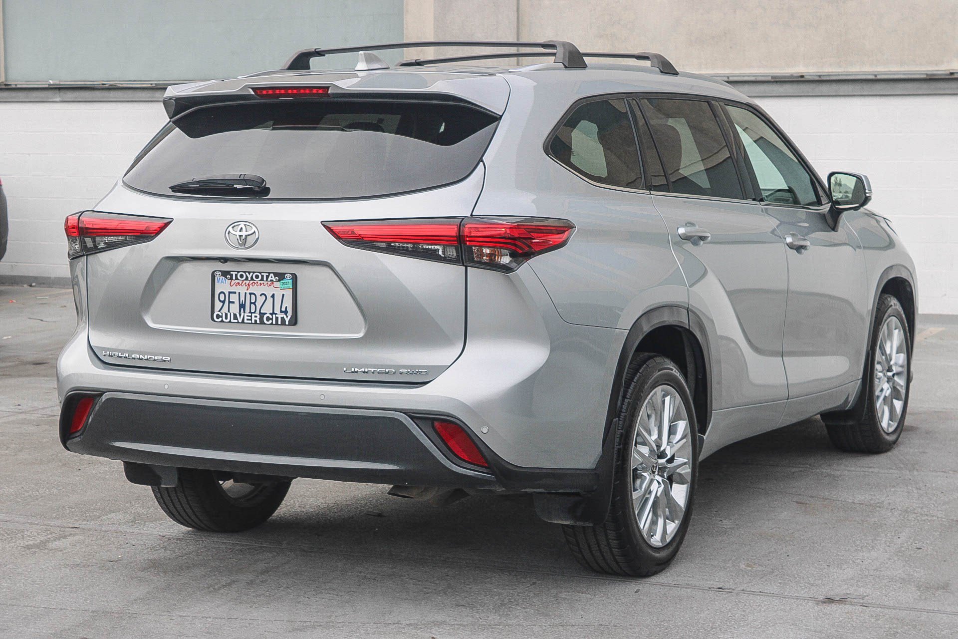 Used 2023 Toyota Highlander Limited AWD/4WD image 10