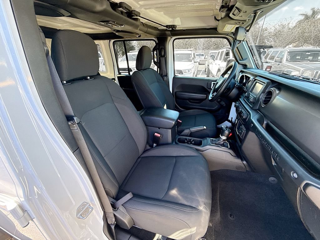Used 2021 Jeep Wrangler Unlimited Sport AWD/4WD image 32