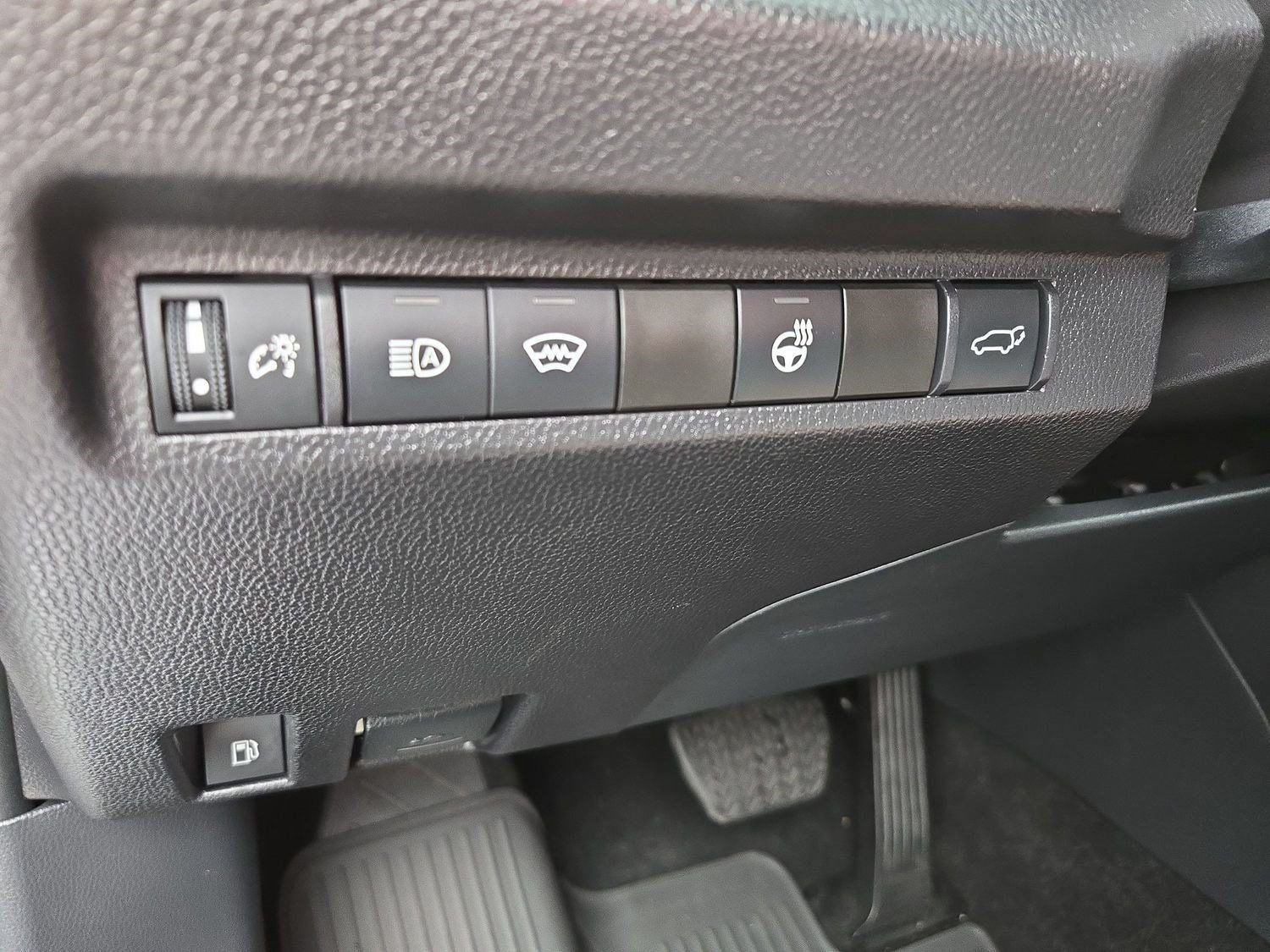 Certified 2025 Toyota RAV4 SE w/ Convenience Package AWD/4WD image 28