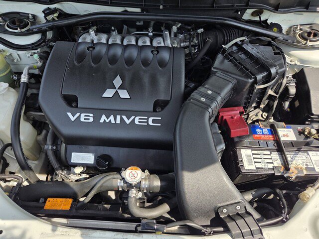 Used 2010 Mitsubishi Outlander XLS image 26