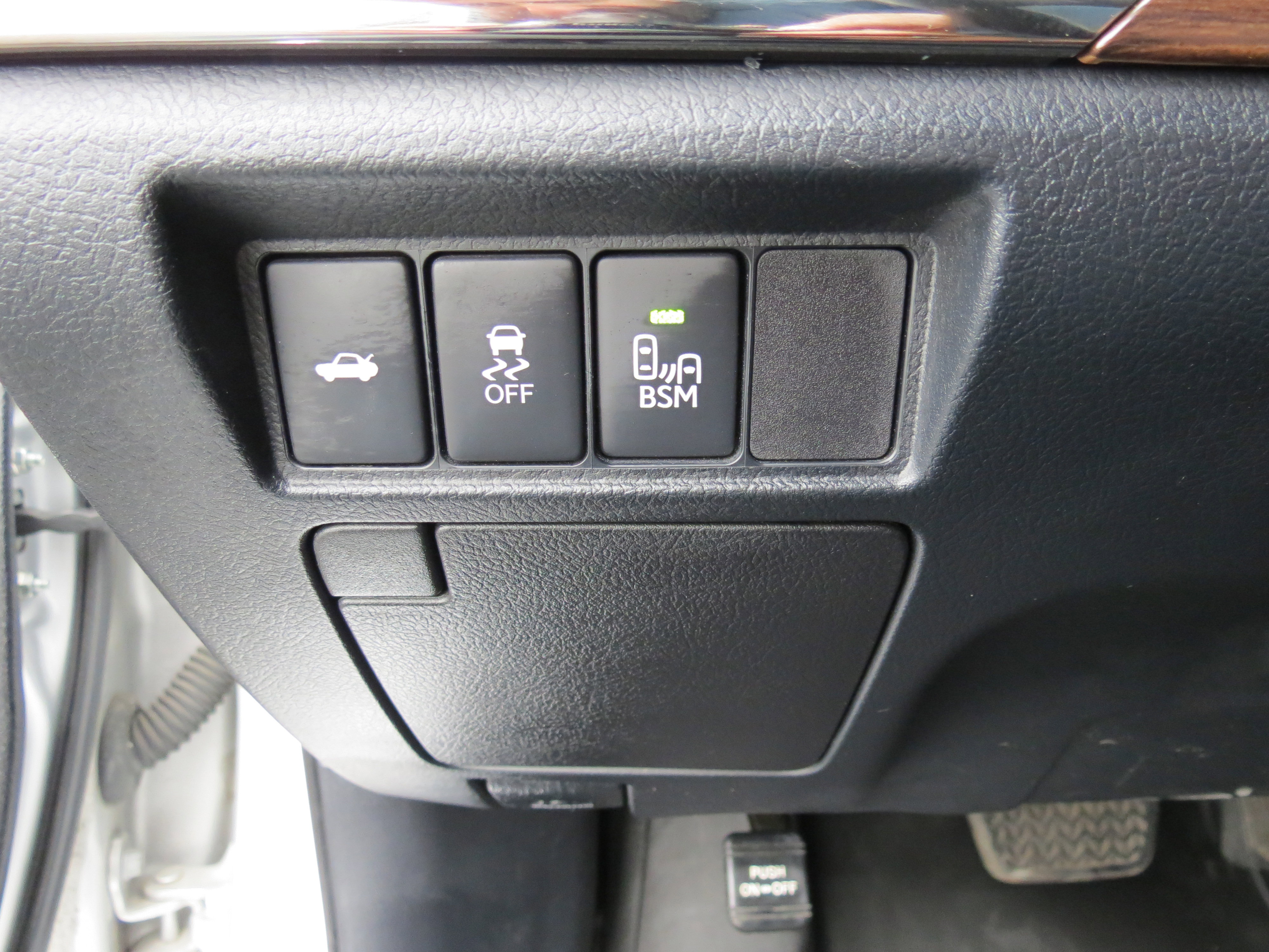 Used 2013 Toyota Avalon XLE Touring image 19
