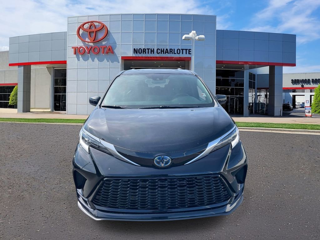 Used 2021 Toyota Sienna XSE image 4