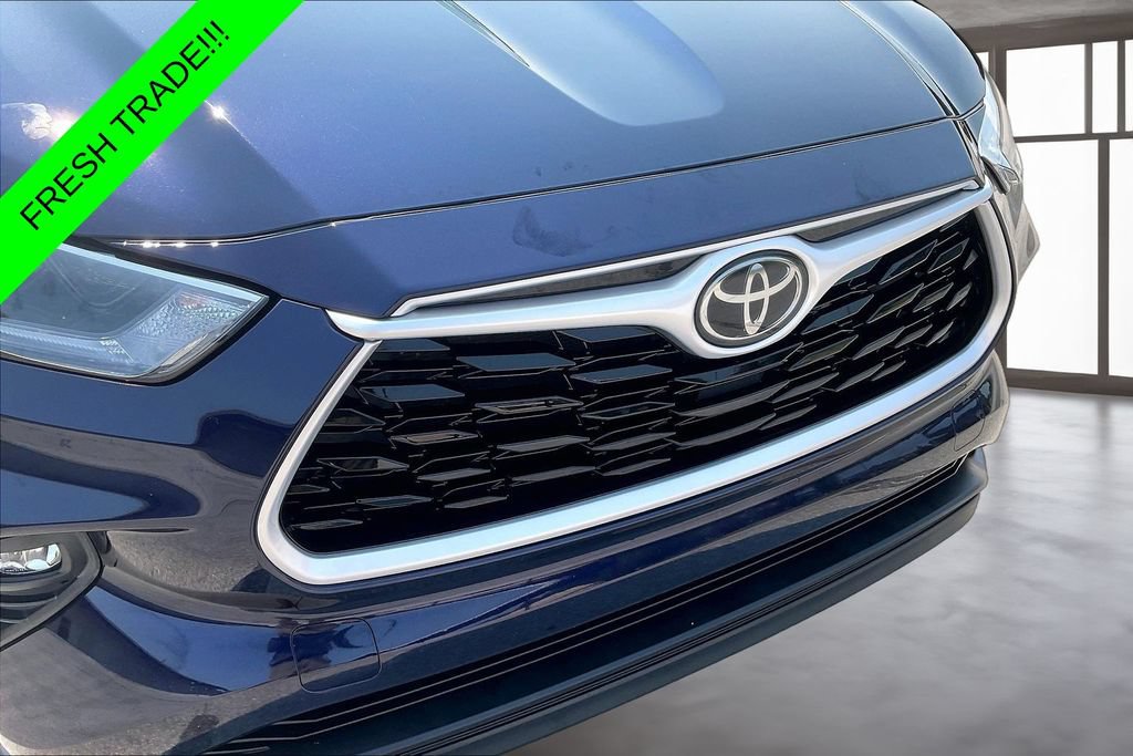Used 2021 Toyota Highlander XLE AWD/4WD image 33