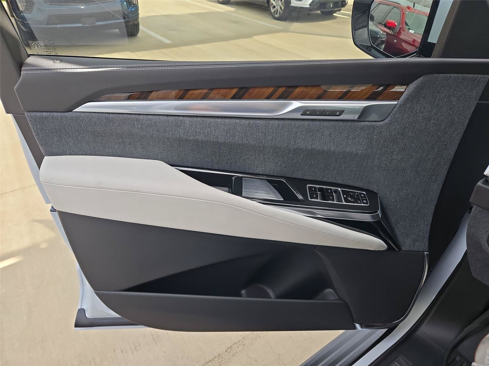 New 2026 Cadillac Escalade ESV Platinum Sport w/ LPO, Floor Liner Package AWD/4WD image 25