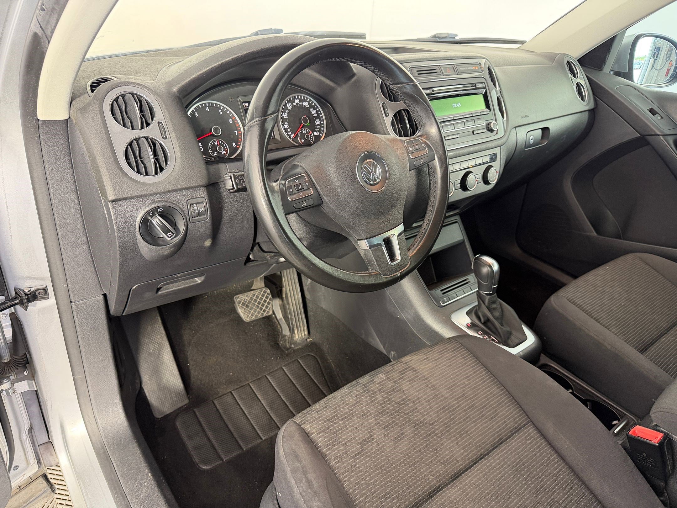 Used 2014 Volkswagen Tiguan S image 4