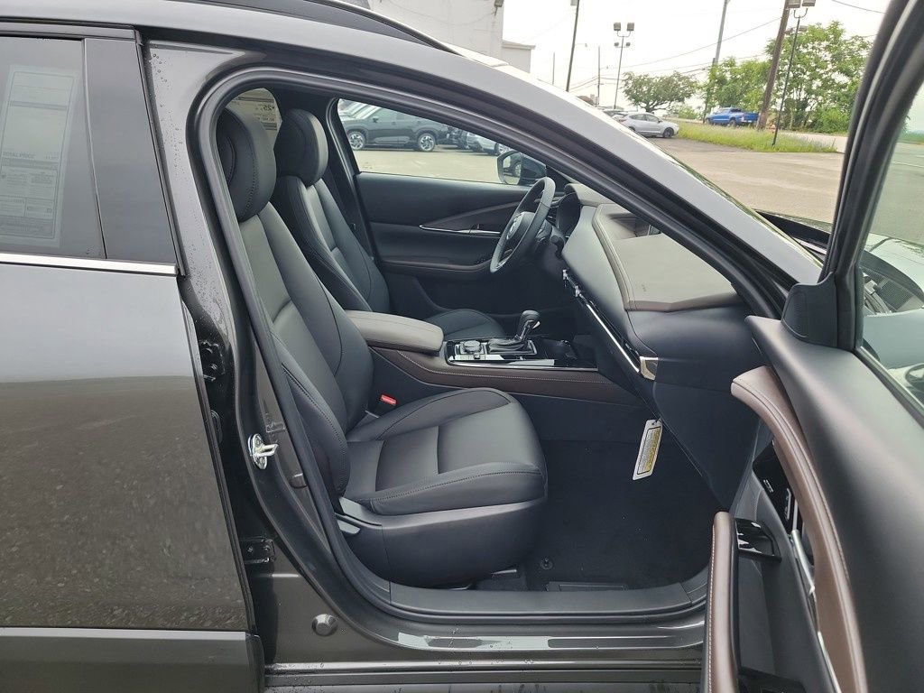 New 2025 MAZDA CX-30 2.5 Turbo w/ Premium Plus Pkg image 13
