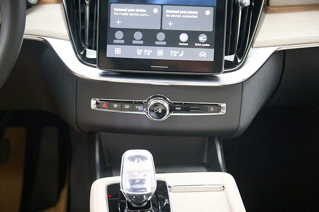 New 2026 Volvo XC90 T8 Plus w/ Protection Package image 30