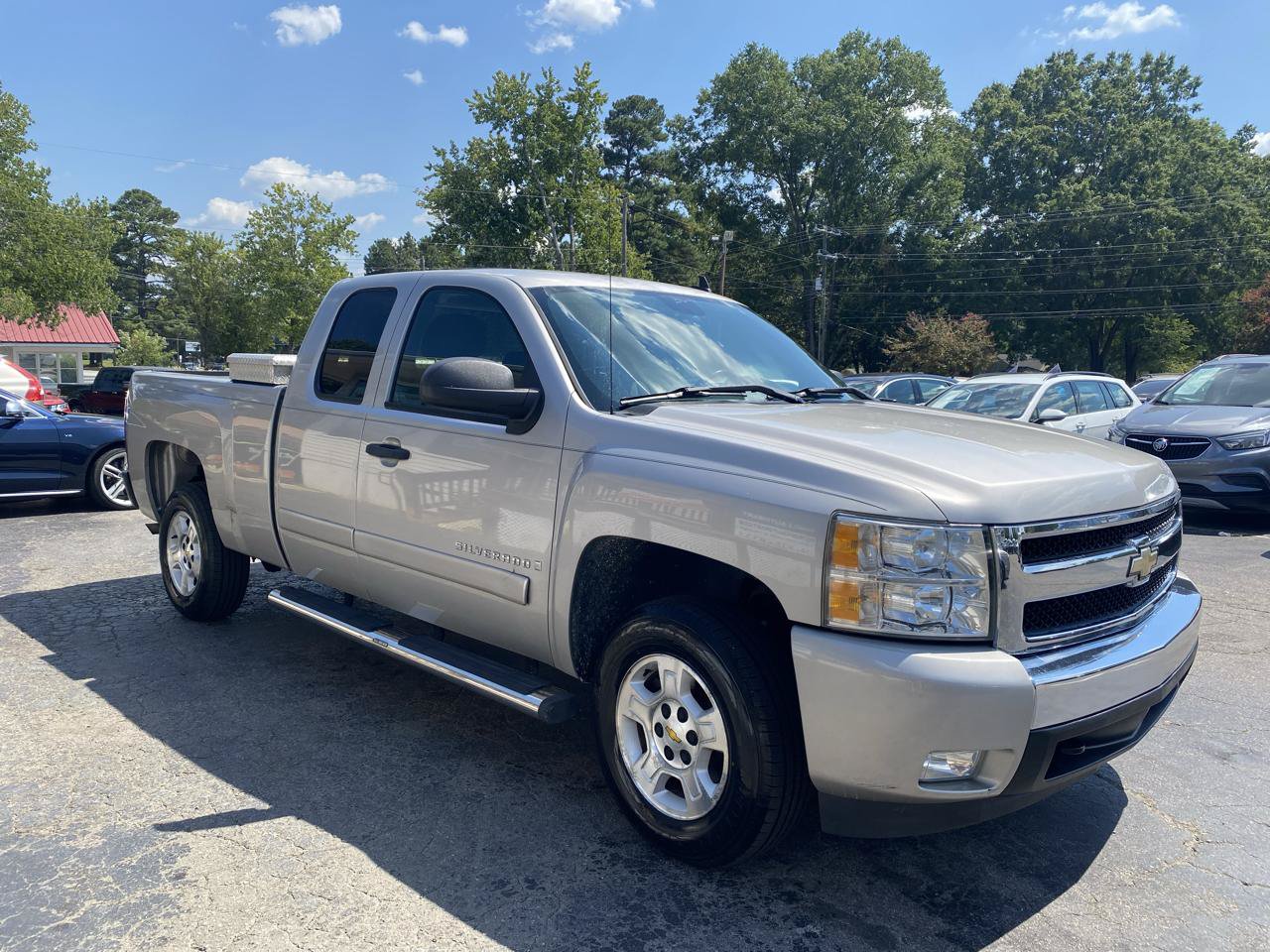 Used 2008 Chevrolet Silverado 1500 LT w/ Power Pack Plus RWD image 3