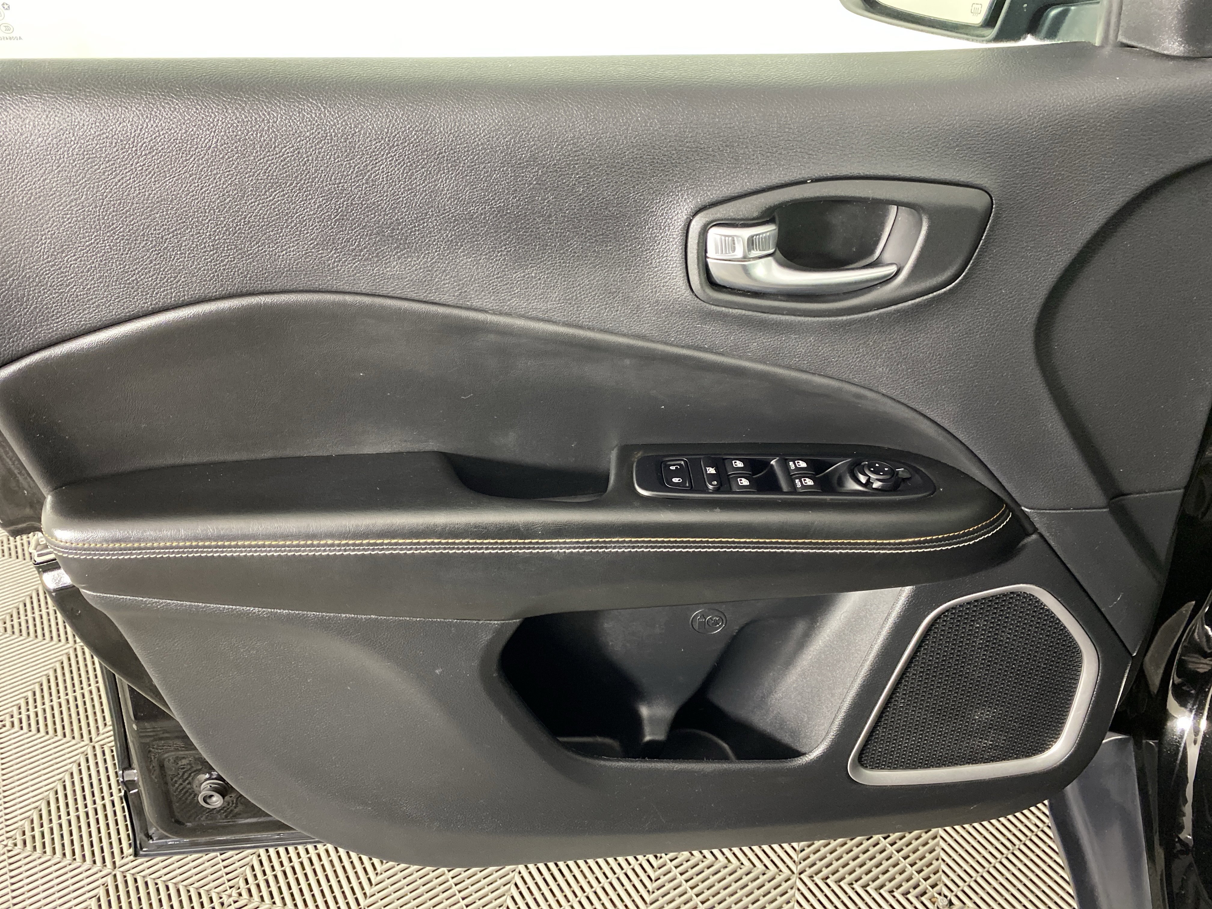 Used 2020 Jeep Compass Sport image 10