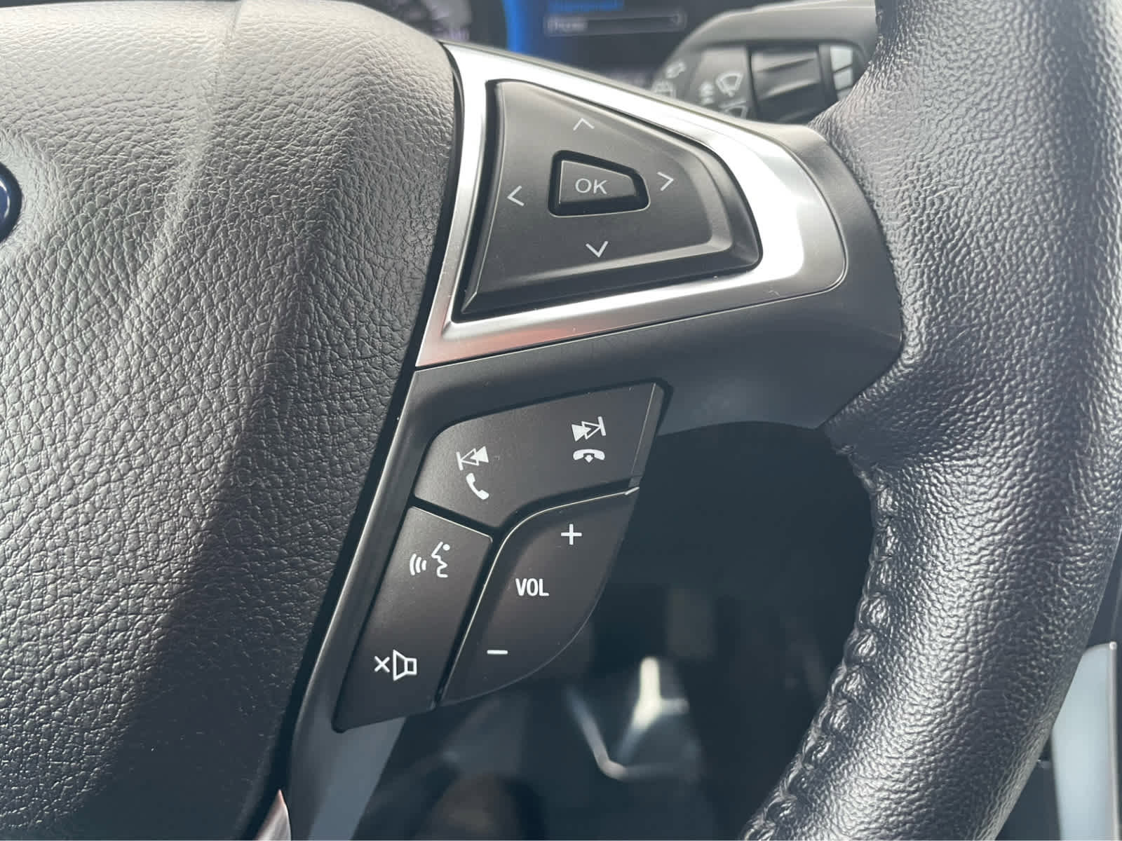 Used 2023 Ford Edge SEL image 18