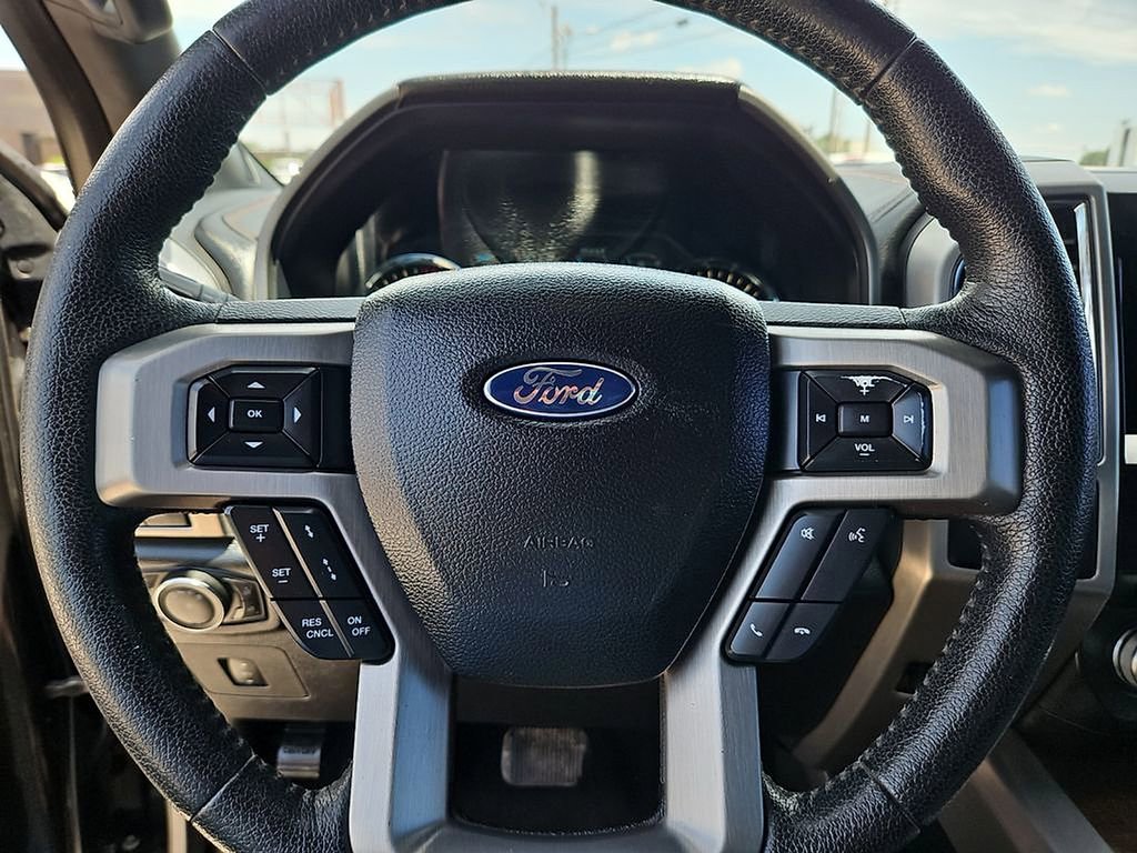 Used 2015 Ford F150 Platinum w/ Equipment Group 701A Luxury AWD/4WD image 30