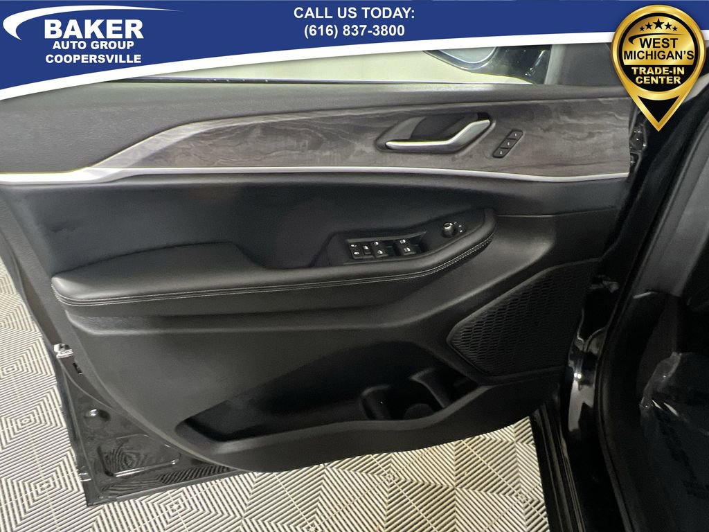 Used 2024 Jeep Grand Cherokee L Limited w/ Luxury Tech Group II image 23