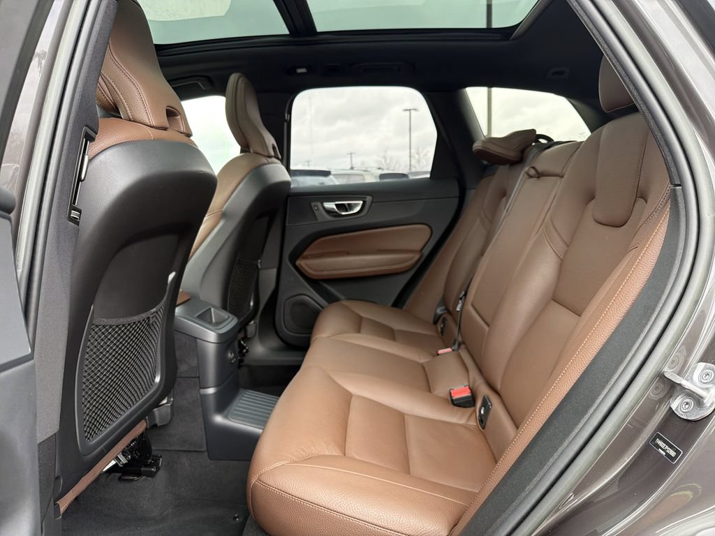 Used 2023 Volvo XC60 T8 Plus AWD/4WD image 13