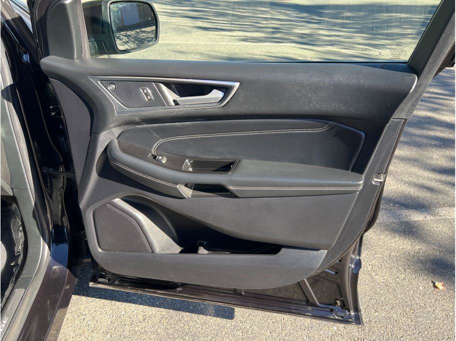 Used 2019 Ford Edge Titanium w/ Equipment Group 301A image 24