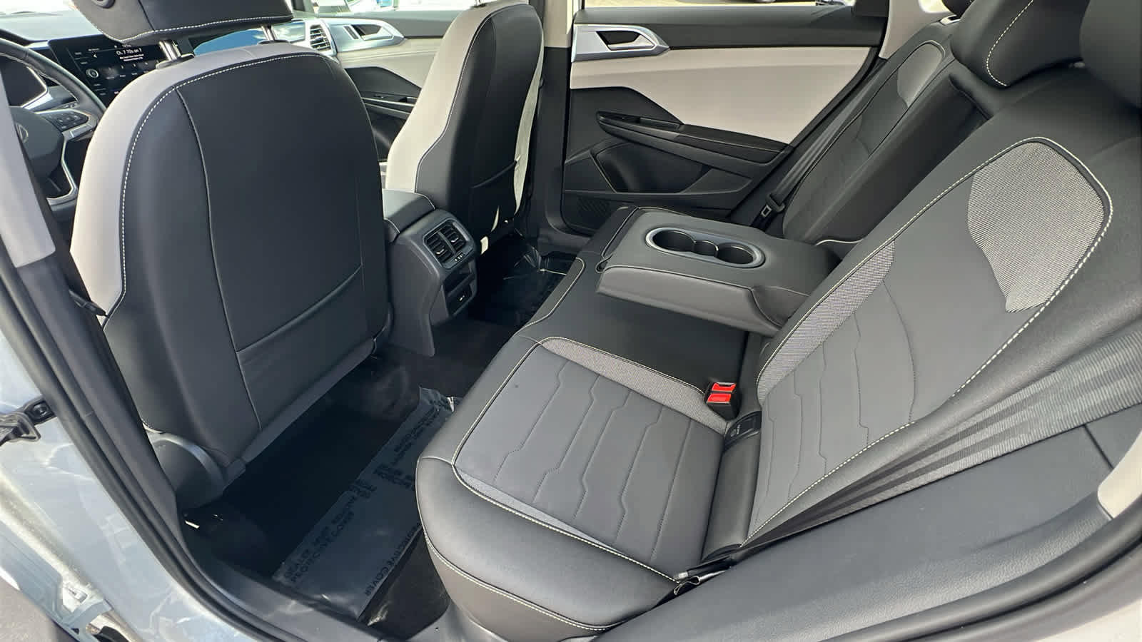 Used 2025 Volkswagen Taos SE image 24