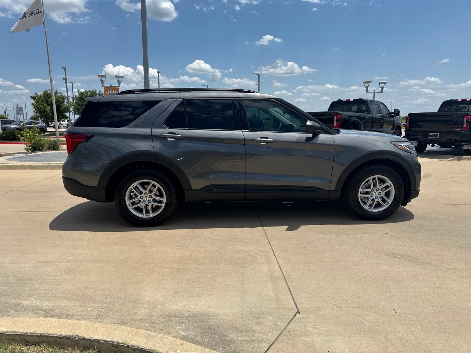 New 2026 Ford Explorer Active RWD image 7