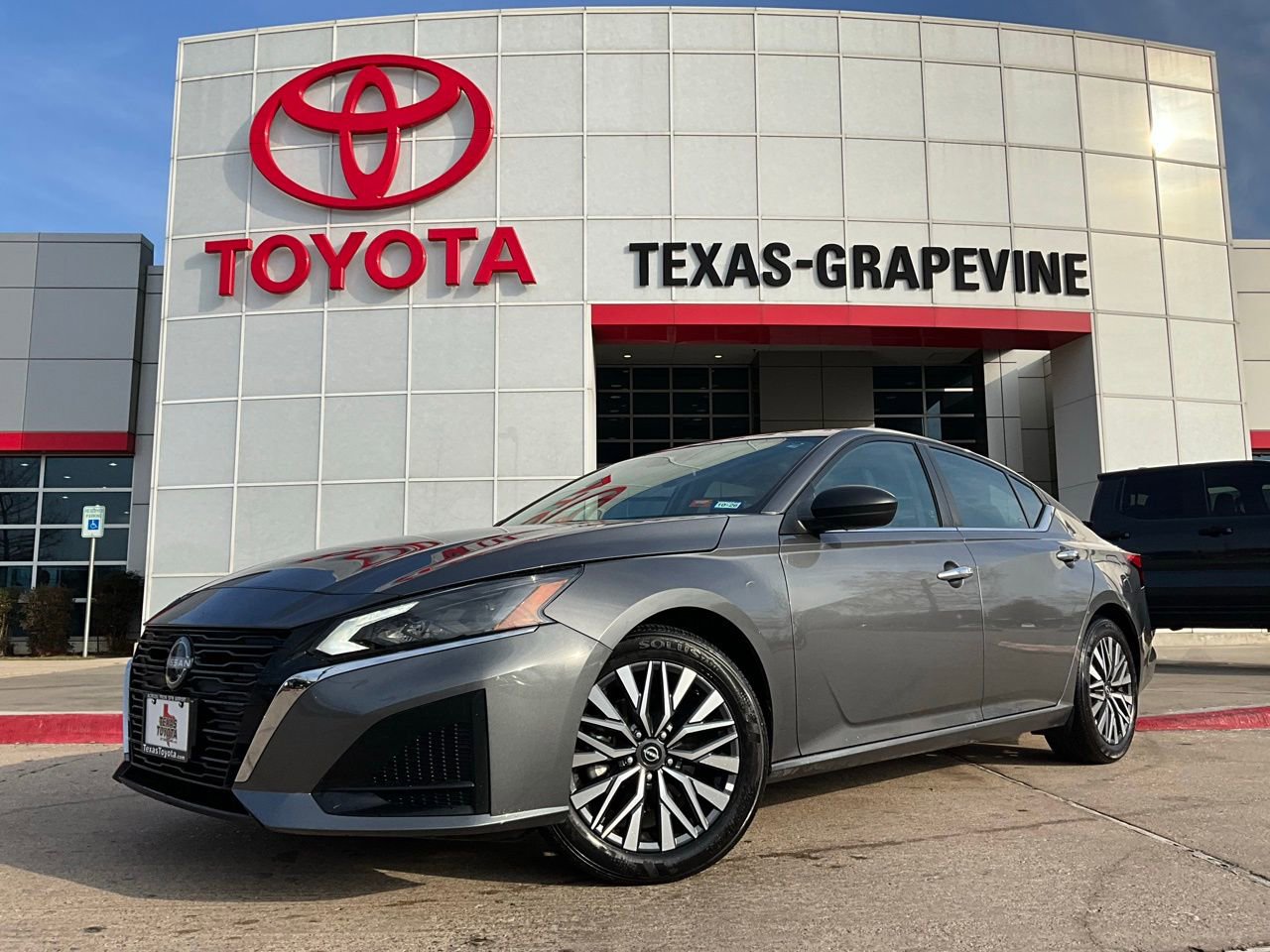 Used 2025 Nissan Altima 2.5 SV image 2