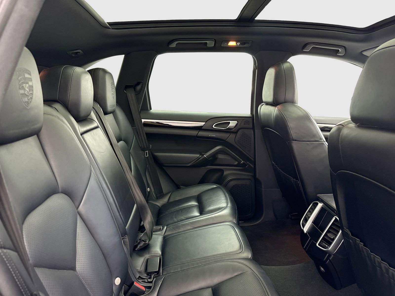 Used 2016 Porsche Cayenne AWD/4WD image 45