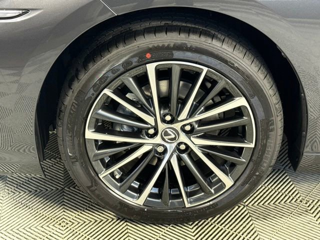 New 2025 Lexus ES 300h w/ Premium Package image 11