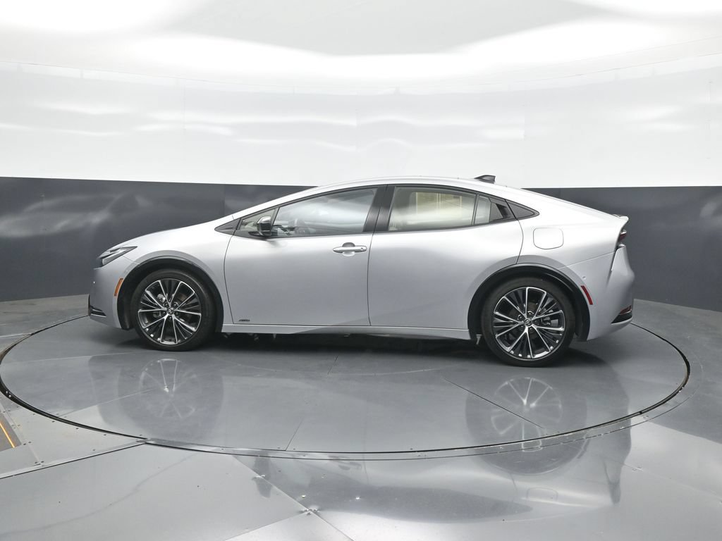 Used 2025 Toyota Prius Limited w/ Limited Premium Package AWD/4WD image 4