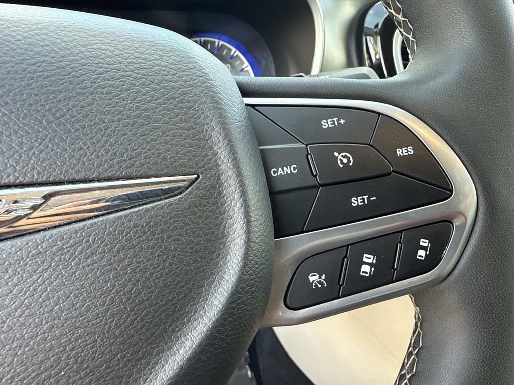 Used 2024 Chrysler Pacifica Touring-L image 37