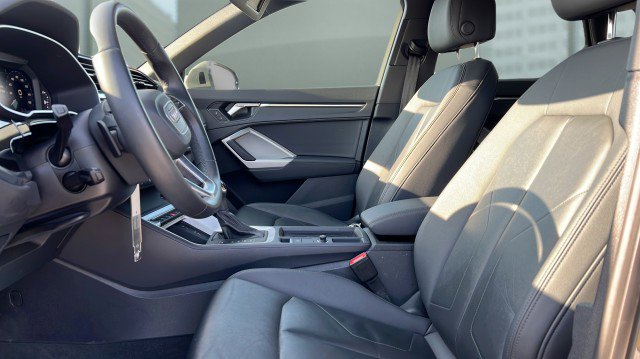 Used 2025 Audi Q3 2.0T Premium image 19