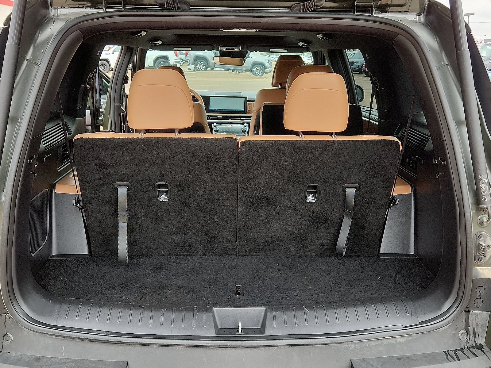 Used 2024 Hyundai Santa Fe Limited FWD image 8