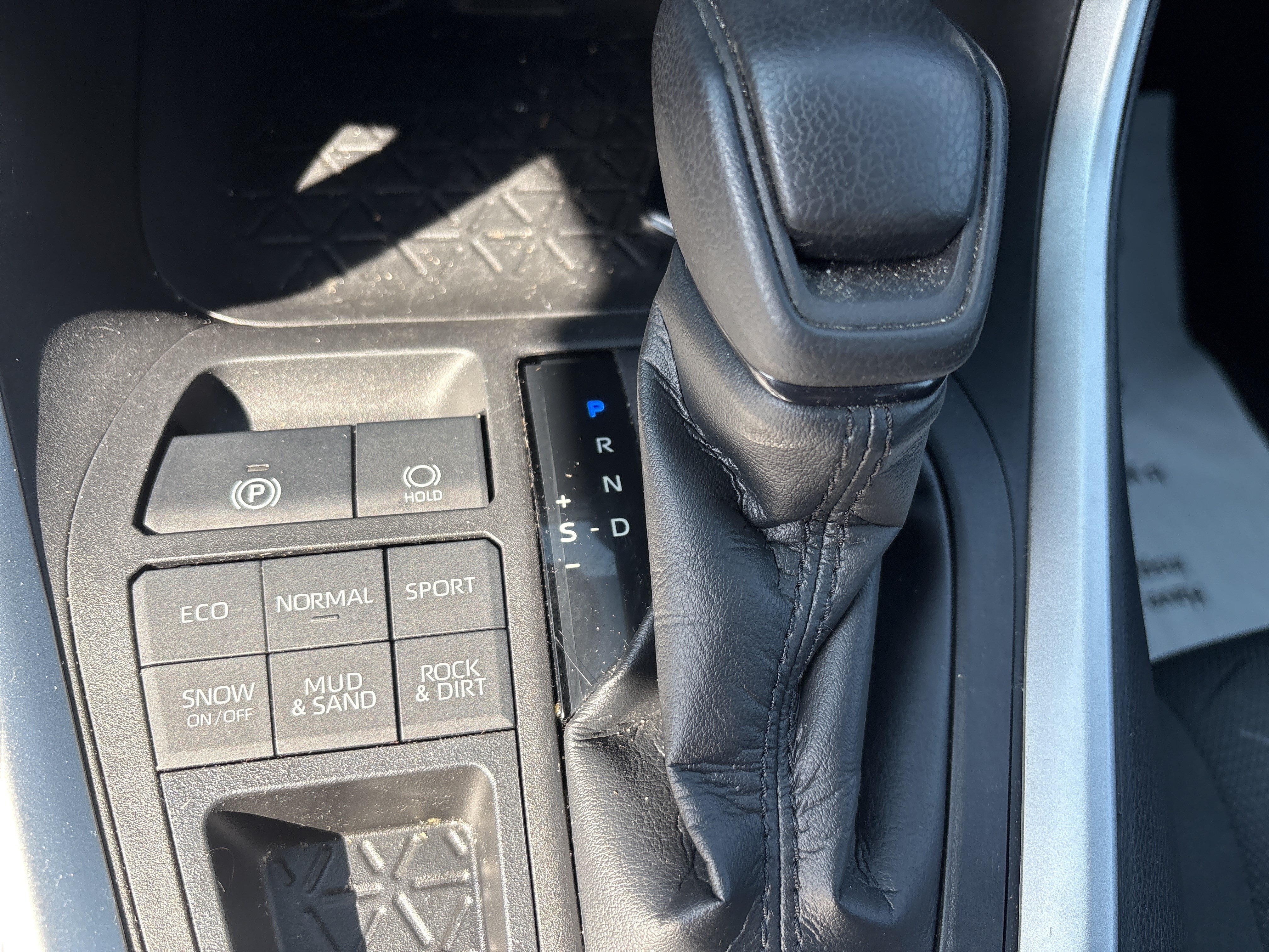 Used 2021 Toyota RAV4 XLE AWD/4WD image 16