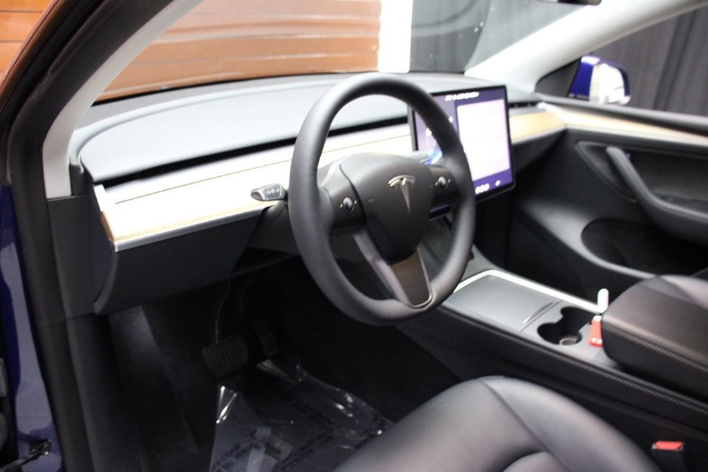 Used 2023 Tesla Model Y Long Range AWD/4WD image 26