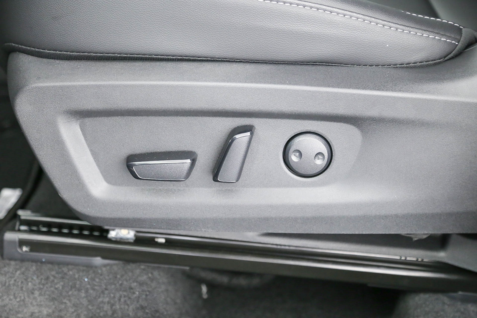 Used 2025 Nissan Murano SV FWD image 23