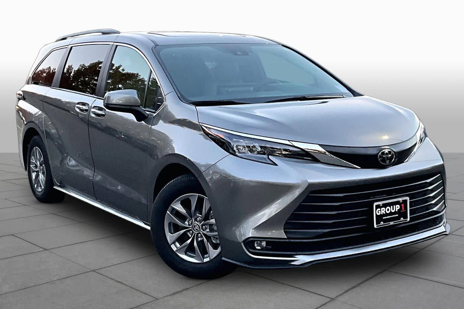 Certified 2026 Toyota Sienna XLE FWD image 3