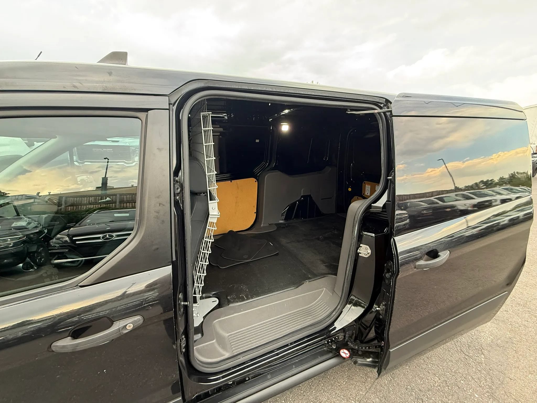 Used 2021 Ford Transit Connect XLT FWD image 11