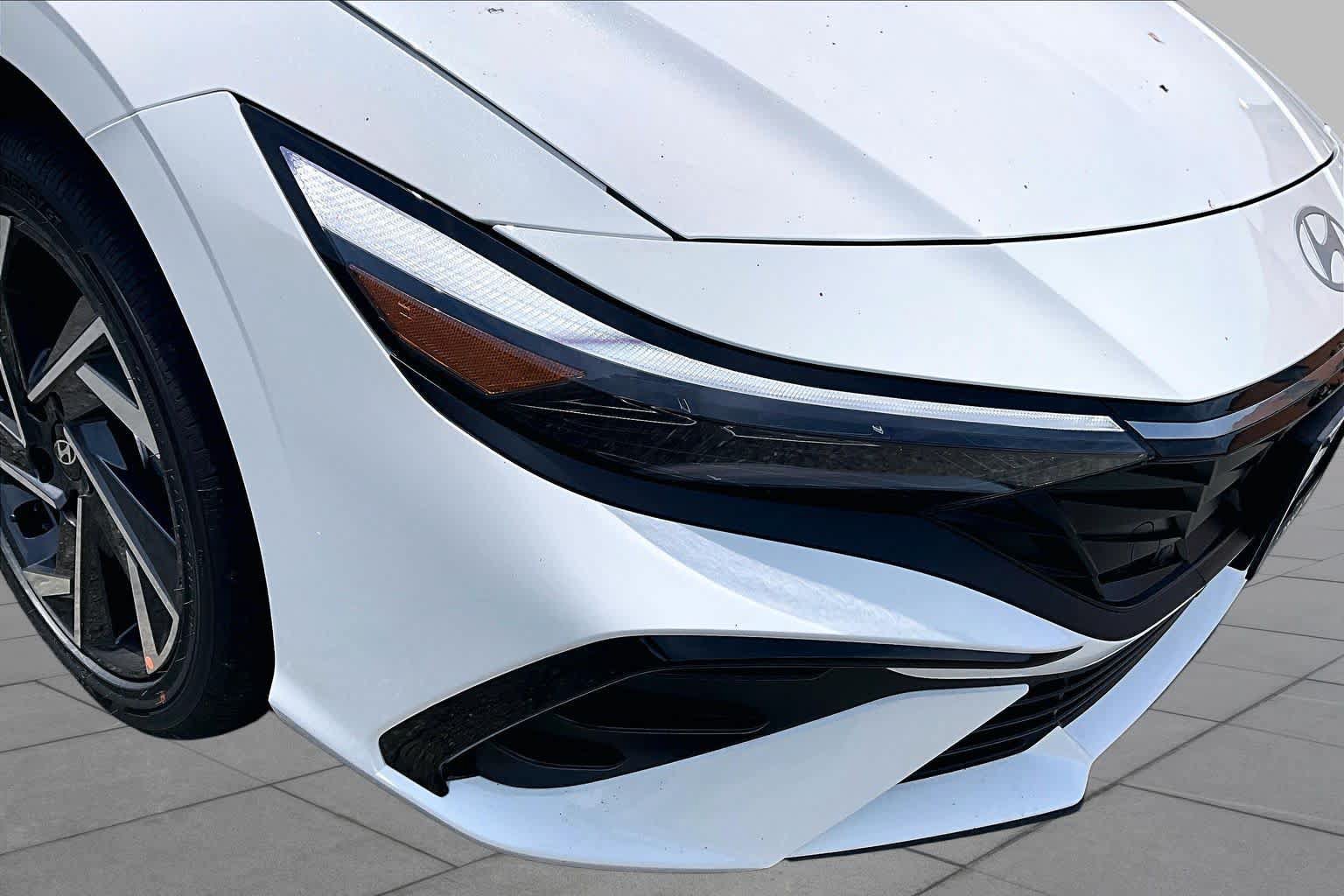New 2026 Hyundai Elantra Limited FWD image 18