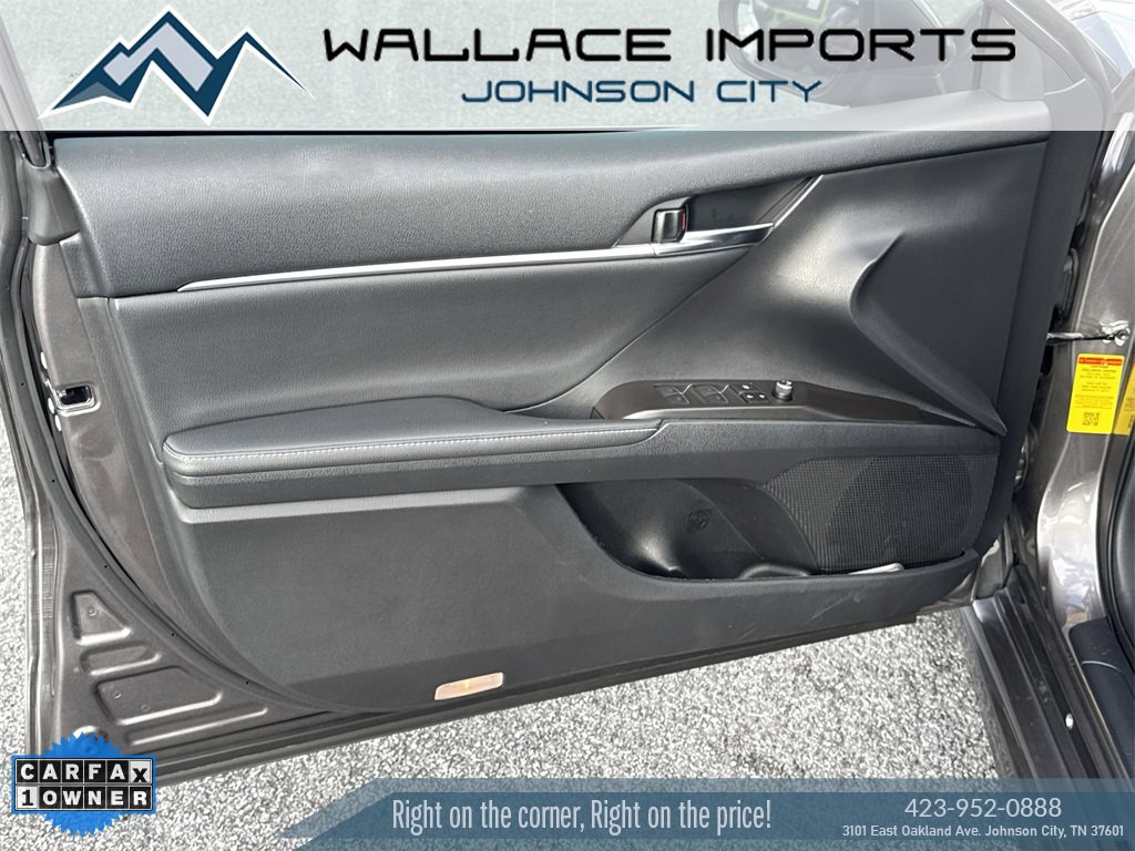 Used 2022 Toyota Camry XSE image 4