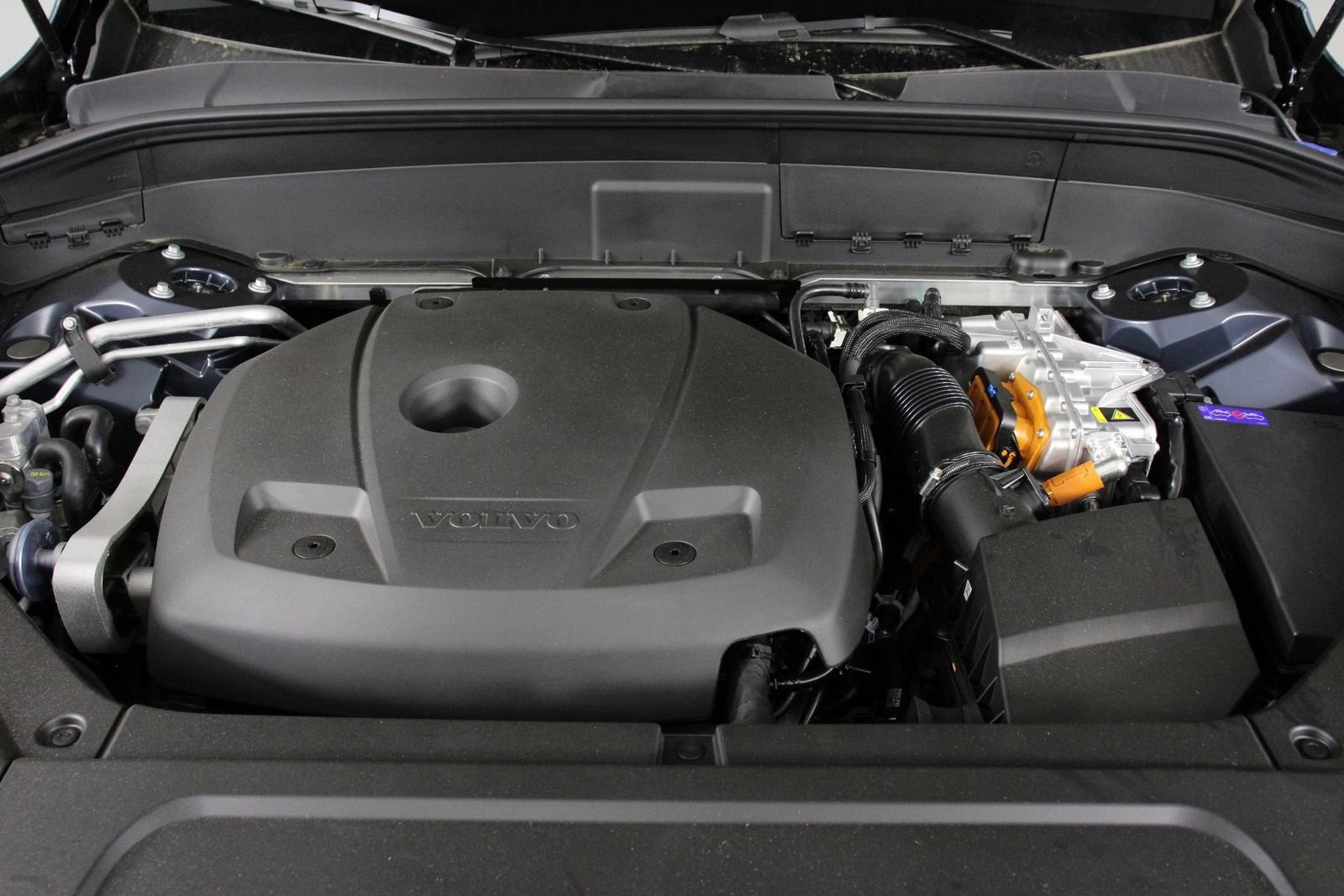 New 2026 Volvo XC90 T8 Plus w/ Protection Package Premier AWD/4WD image 12