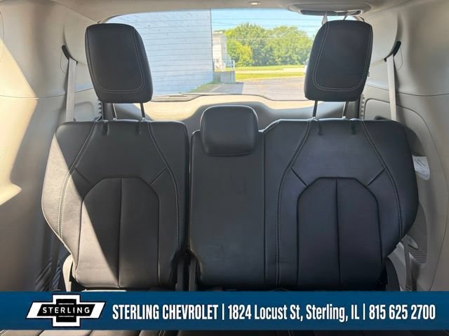 Used 2024 Chrysler Pacifica Touring-L FWD image 15