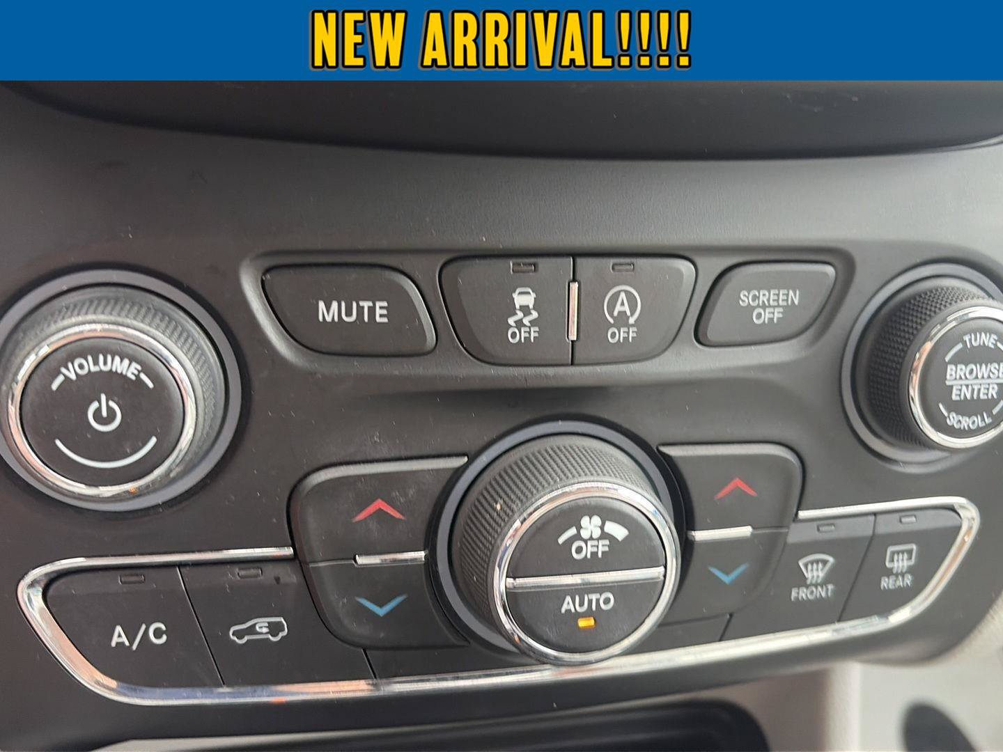 Used 2019 Jeep Cherokee Limited AWD/4WD image 24