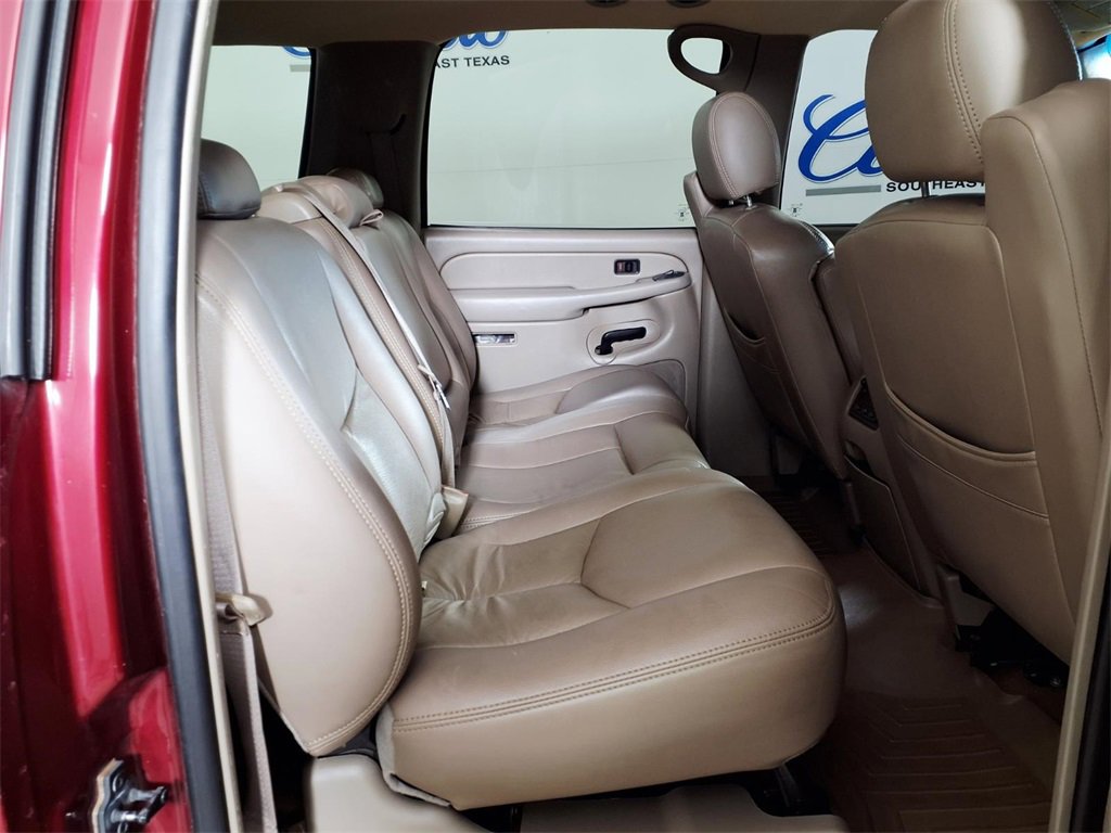 Used 2004 Chevrolet Suburban LS w/ Preferred Equipment Group image 11