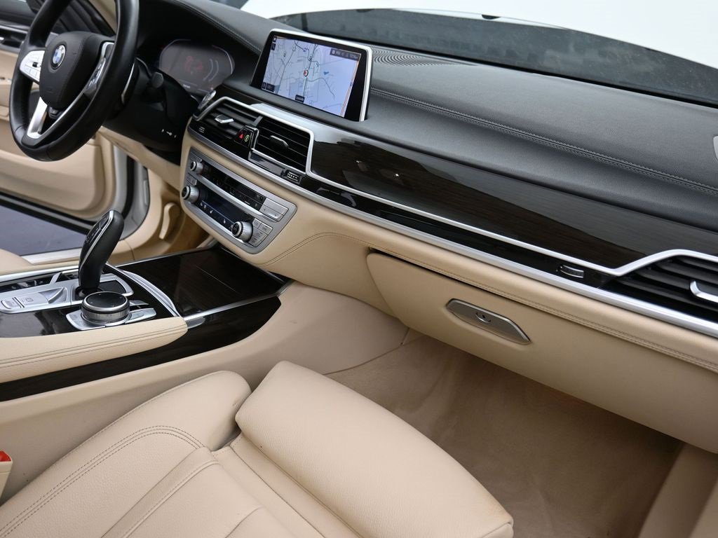 Used 2021 BMW 740i xDrive image 20
