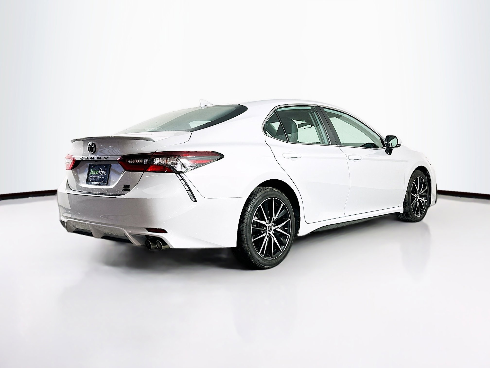 Used 2023 Toyota Camry SE image 9